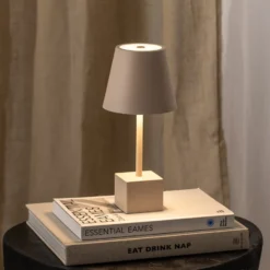 Lindby LED ladattava pöytävalaisin Janea CUBE, beige, metallia