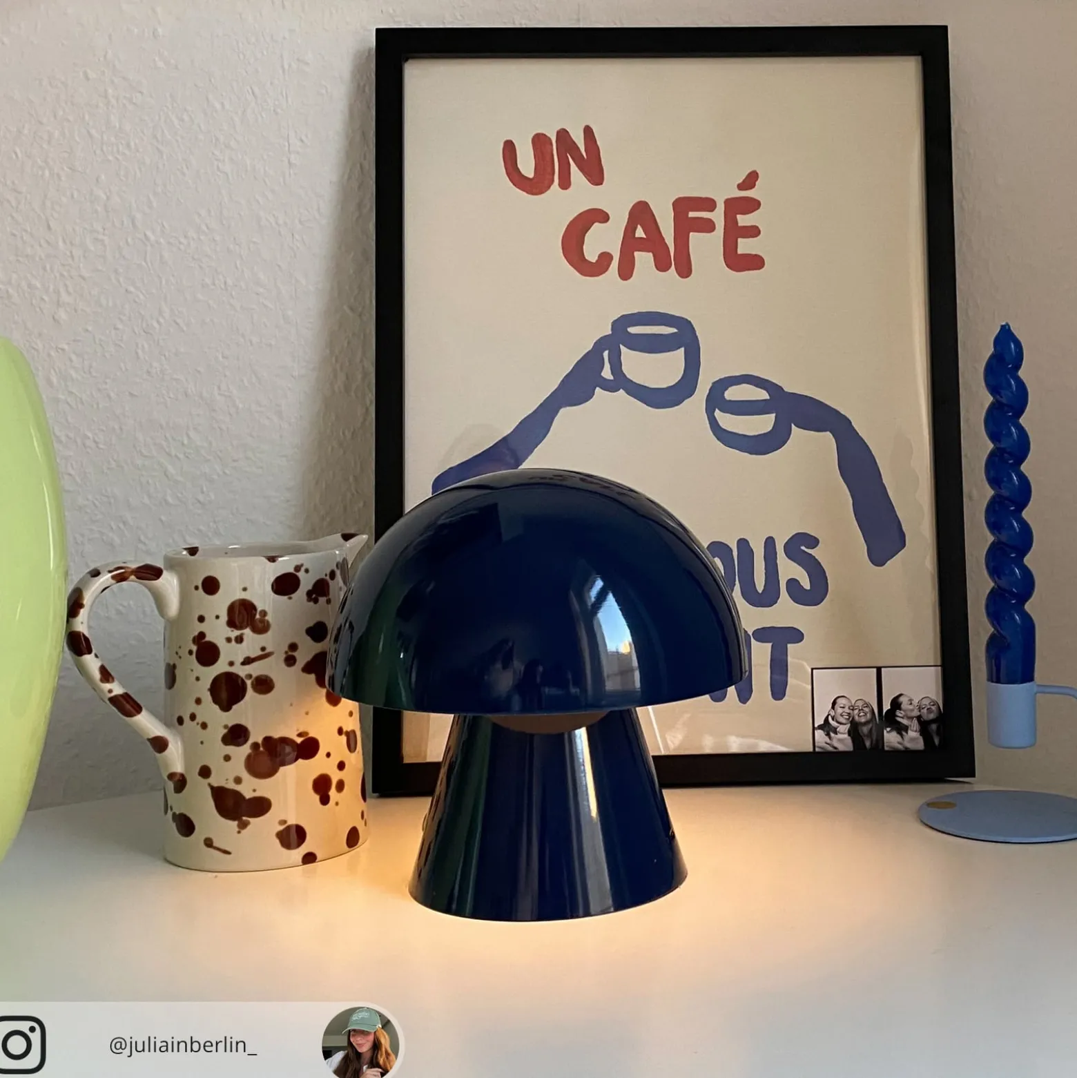 Lindby LED-ladattava pöytävalaisin Nevijo, sininen, Ø18cm, USB, himmennin