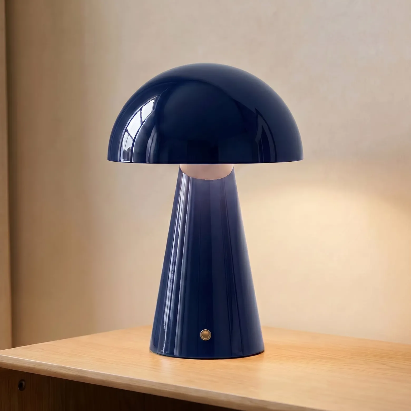 Lindby LED-ladattava pöytävalaisin Nevijo, sininen, Ø20cm, USB, himmennin