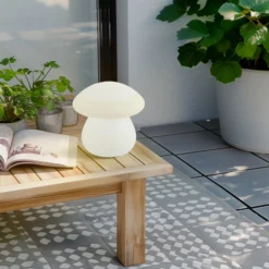 Lindby LED-ladattava ulkovalaisin Vernate, RGBW, valkoinen, himmennettävä