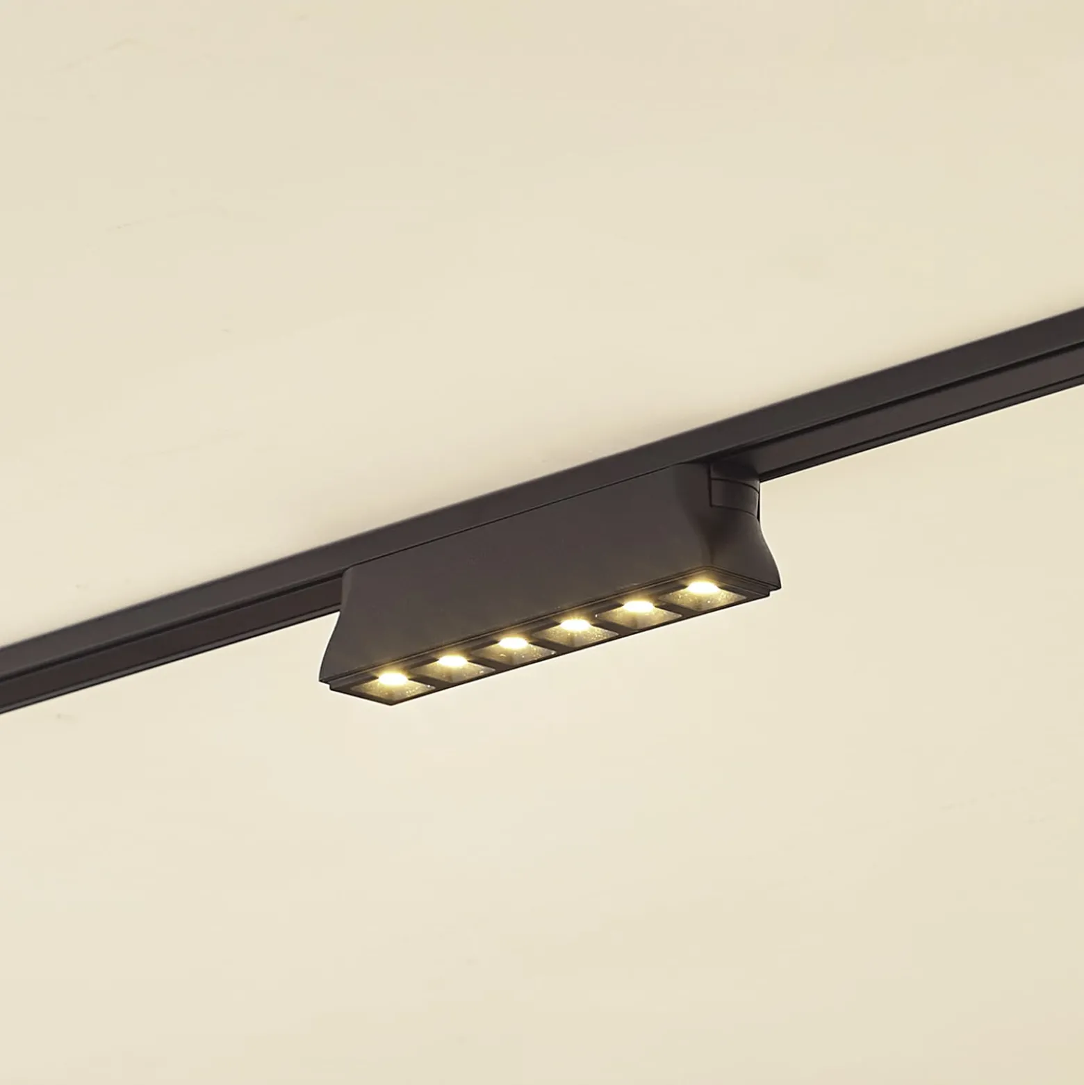 Lindby LED-nauha 48 V Lumaro,musta,6 pistettä,2,5cm,himmennettävä