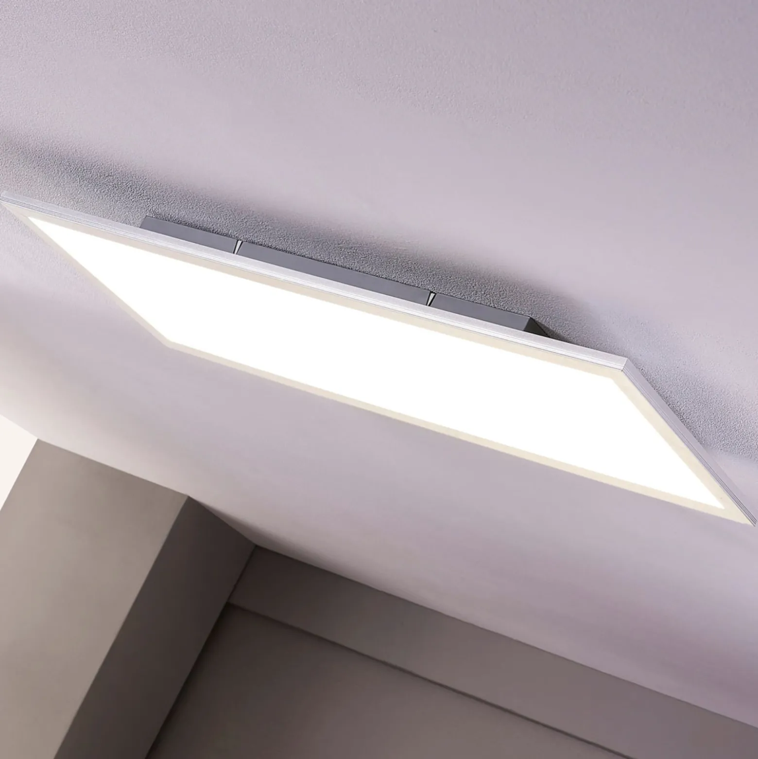 Lindby LED-paneeli Livel, 4000K, 120cm x 30cm, hopea, metallia