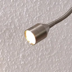 Lindby LED-puristinvalaisin Hanilo, korkeus 80 cm, nikkeliä, metallia