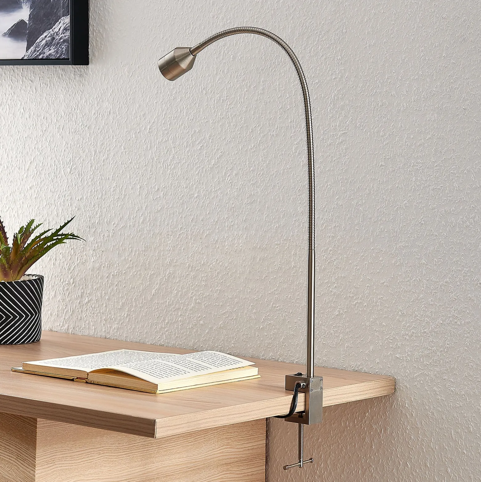 Lindby LED-puristinvalaisin Hanilo, korkeus 80 cm, nikkeliä, metallia