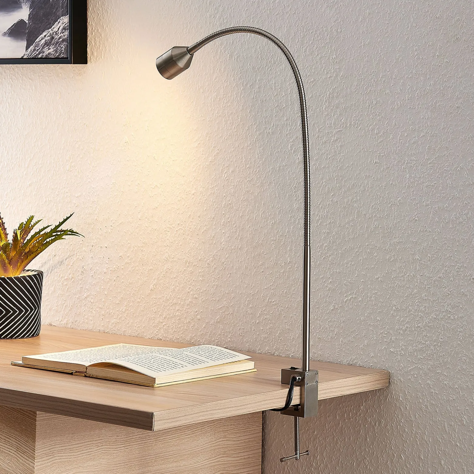 Lindby LED-puristinvalaisin Hanilo, korkeus 80 cm, nikkeliä, metallia