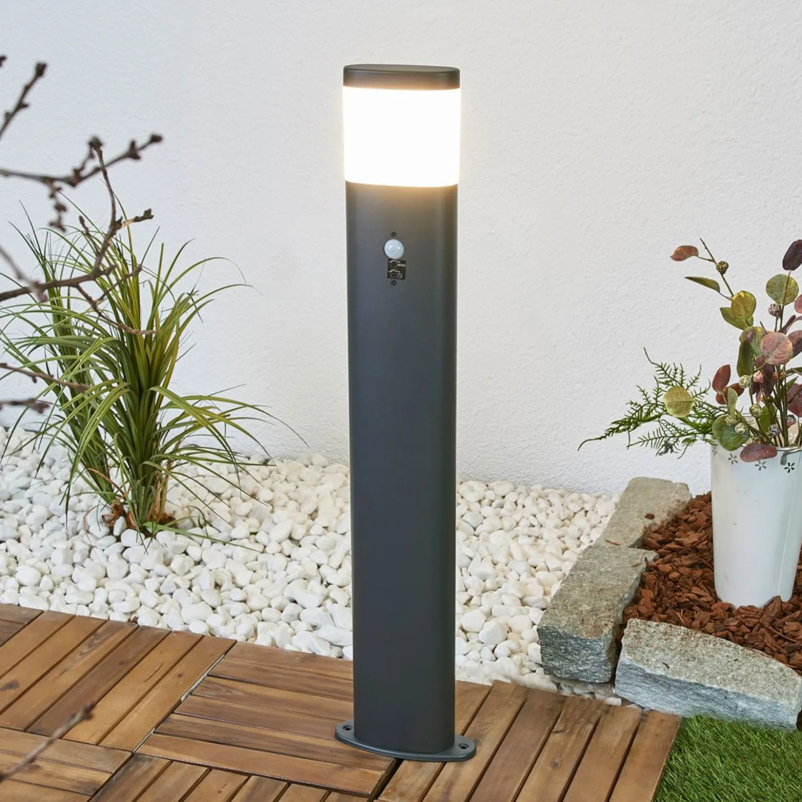 Lindby LED-pylväsvalaisin Obri, 80 cm, antrasiitti, anturi