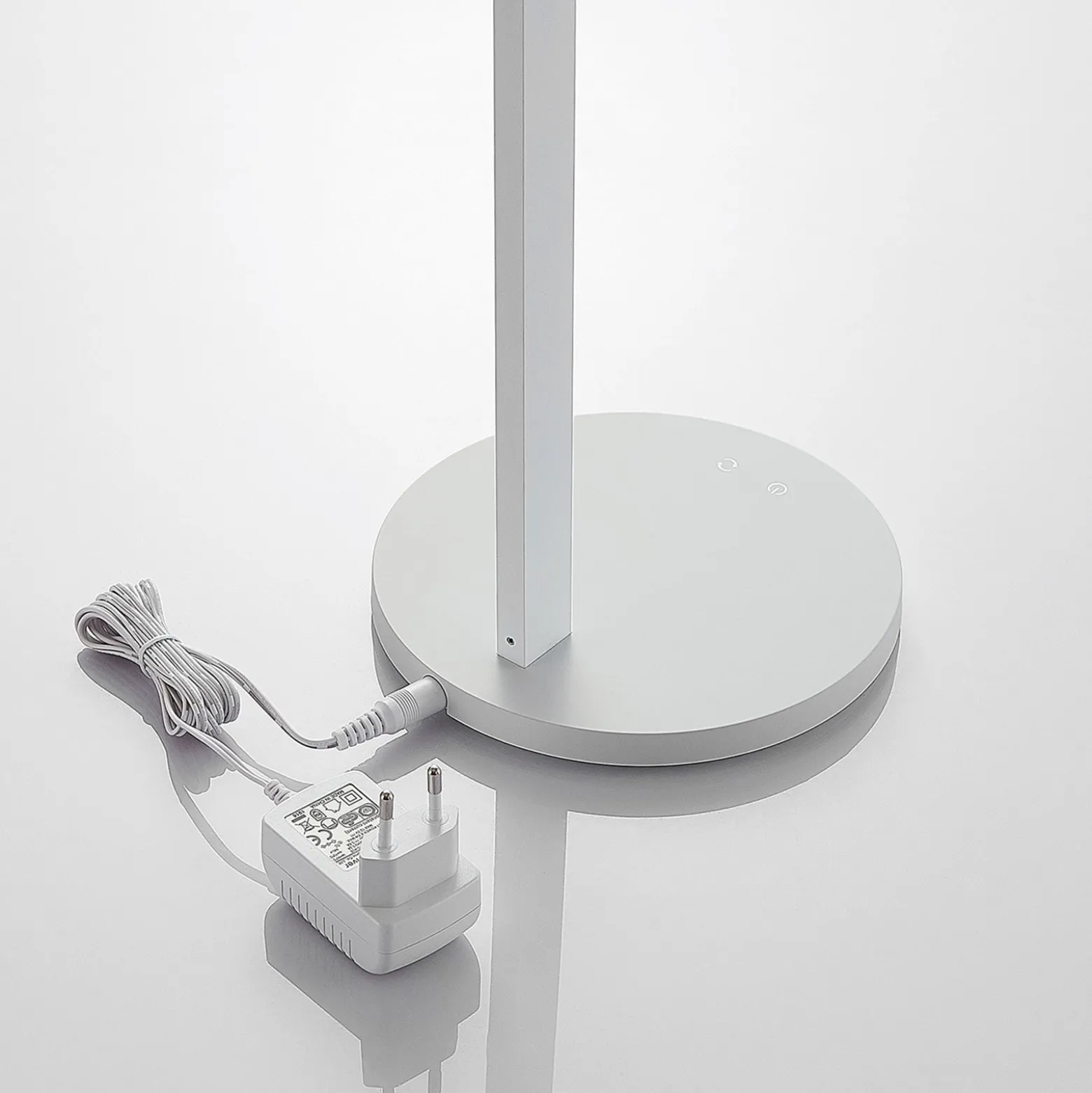 Lindby LED-pöytävalaisin Loretta, korkeus 43 cm, valkoinen, CCT