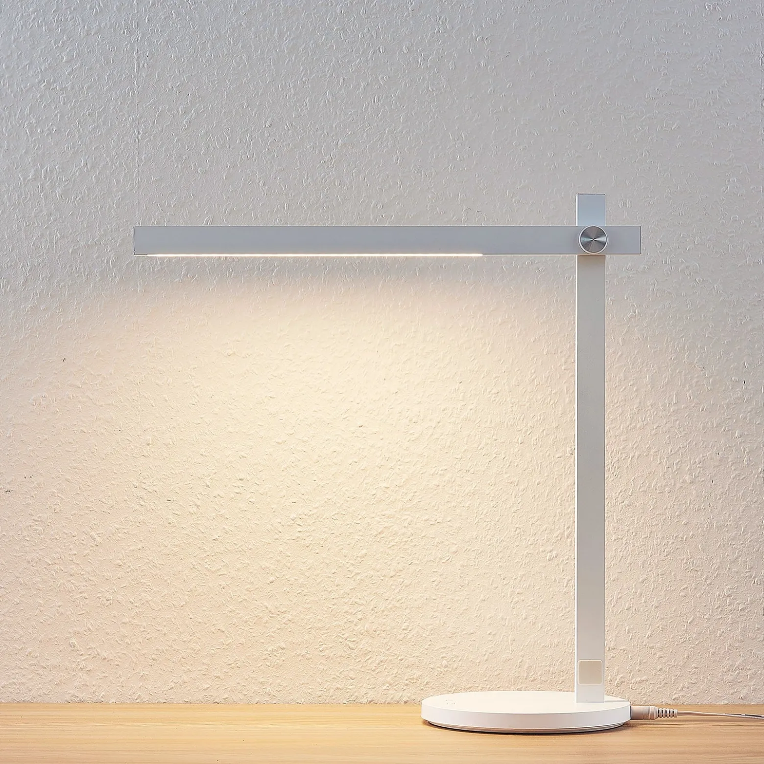 Lindby LED-pöytävalaisin Loretta, korkeus 43 cm, valkoinen, CCT