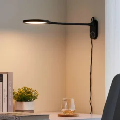 Lindby LED-pöytävalaisin Valtaria, musta, CCT, himmennettävä
