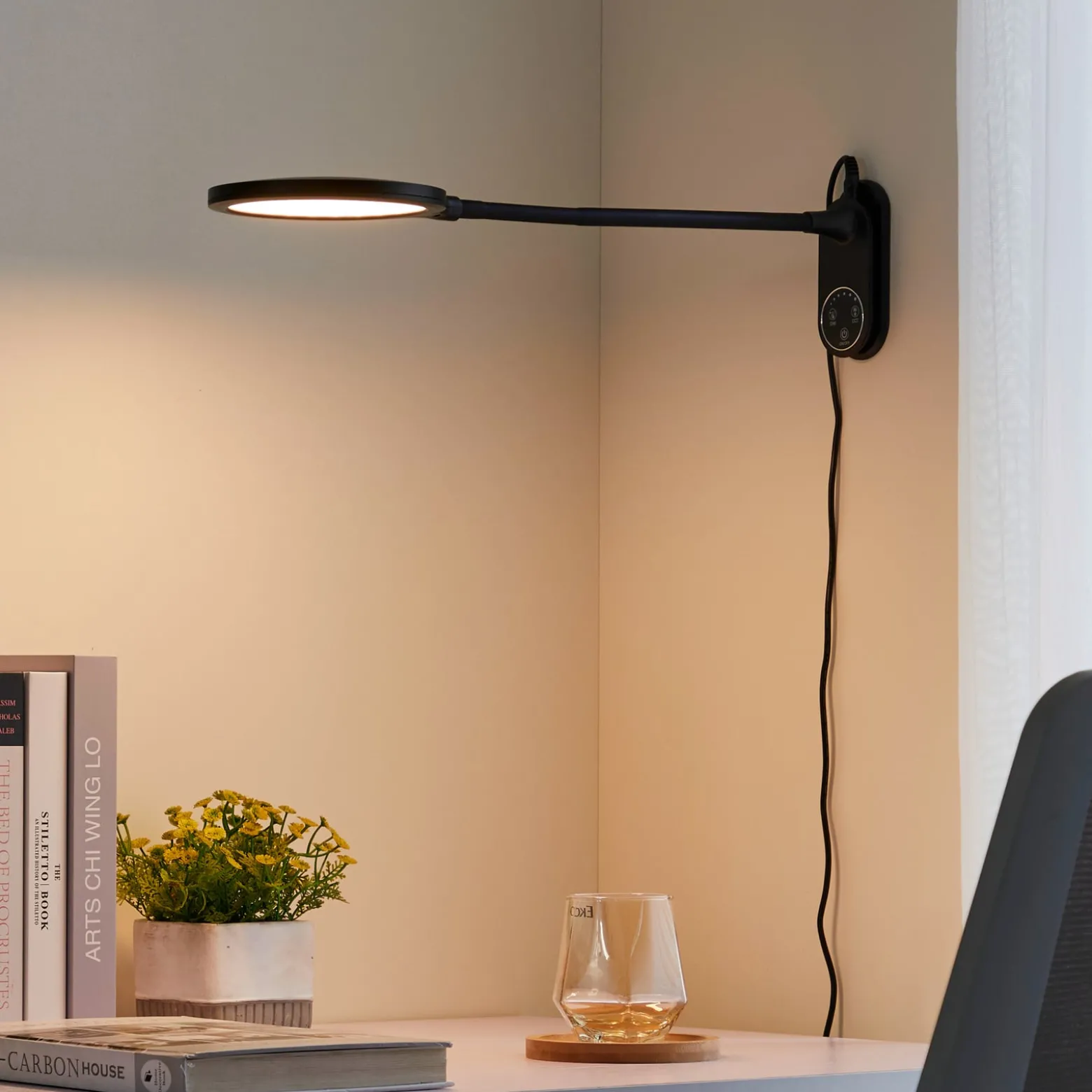 Lindby LED-pöytävalaisin Valtaria, musta, CCT, himmennettävä