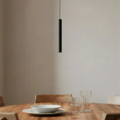 Lindby LED-riippuvalaisin Lumaro, musta, 27 cm, 48 V, himmennettävä