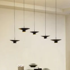 Lindby LED-riippuvalaisin Norvind, 10-lamppuinen, musta, himmennettävä.
