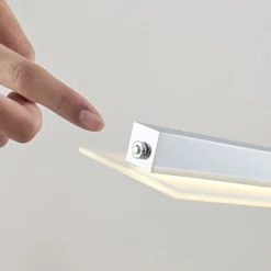 Lindby LED-riippuvalaisin Sladja, kromi, lasi, kosketushimmennin
