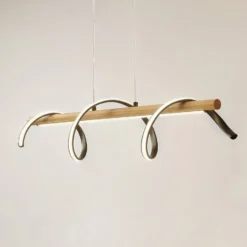Lindby LED-riippuvalaisin Spiraali, musta, puuta, pituus 95 cm