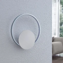 Lindby LED-seinävalaisin Anays, Ø 32 cm, kromi/kirkas, muovia