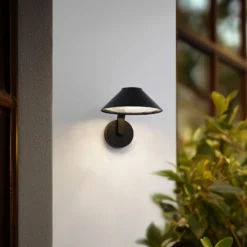 Lindby LED-seinävalaisin Capelo, musta, metalli, Ø20cm