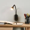 Lindby LED-seinävalaisin Enna, 34 cm, musta, kytkin, USB