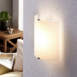 Lindby LED-seinävalaisin Helmi, korkeus 21 cm, lasi, puoliympyrän muotoinen