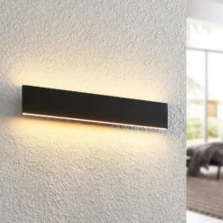 Lindby LED-seinävalaisin Ignazia, 47cm, musta, metalli, ylös/alasvalo
