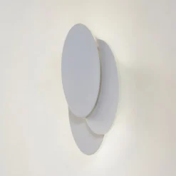 Lindby LED-seinävalaisin Kolme, valkoinen, muovia, 28 cm