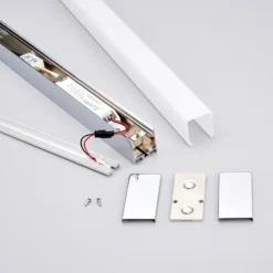 Lindby LED-seinävalaisin Philippa, kulmikas, 59 cm, kromi, IP44