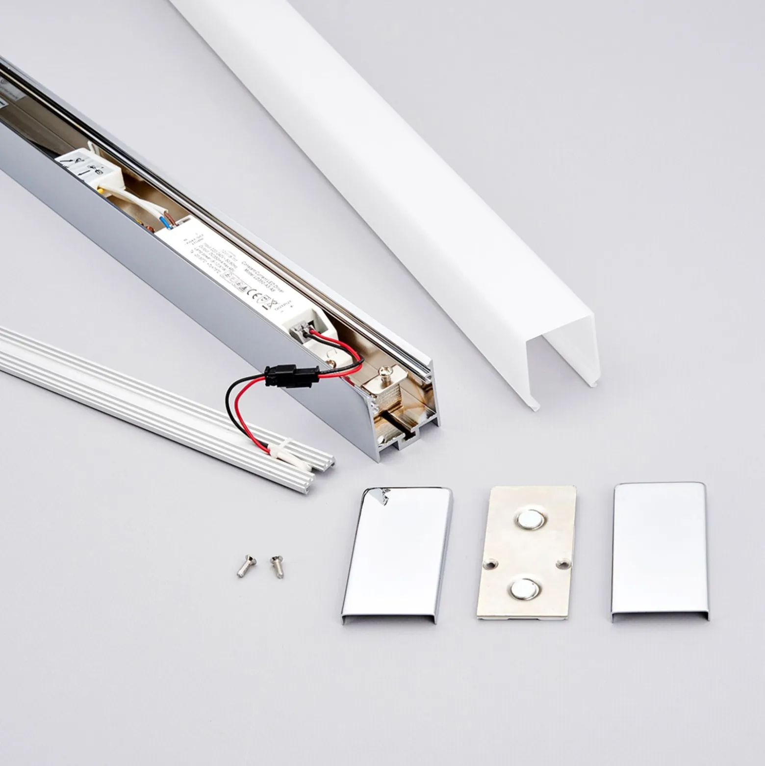 Lindby LED-seinävalaisin Philippa, kulmikas, 59 cm, kromi, IP44