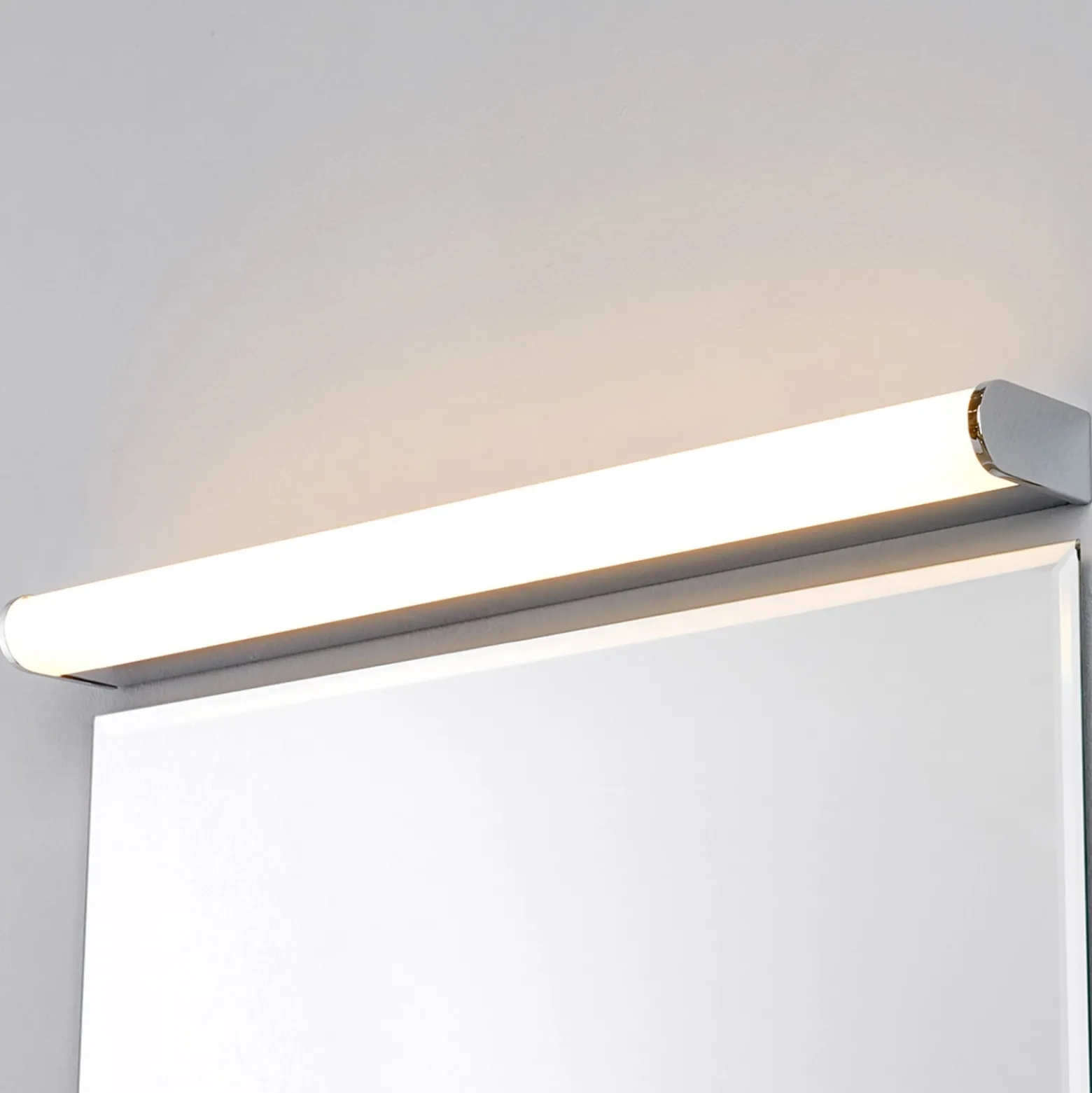 Lindby LED-seinävalaisin Philippa, pyöreä, 58cm, kromi, IP44