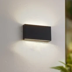 Lindby LED-ulkoseinälamppu Jarte, musta, metalli, 17 cm, IP54