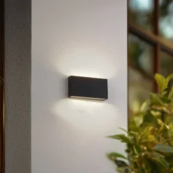 Lindby LED-ulkoseinälamppu Jarte, musta, metalli, 17 cm, IP54