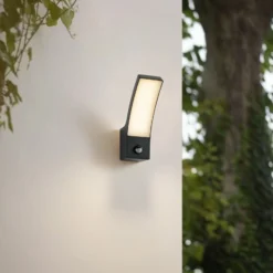 Lindby LED-ulkoseinävalaisin Ilvita, sensori, antrasiitti, IP54