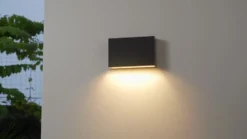 Lindby LED-ulkoseinävalaisin Jarte, 20 cm, alaslaskettu, harmaa, IP65