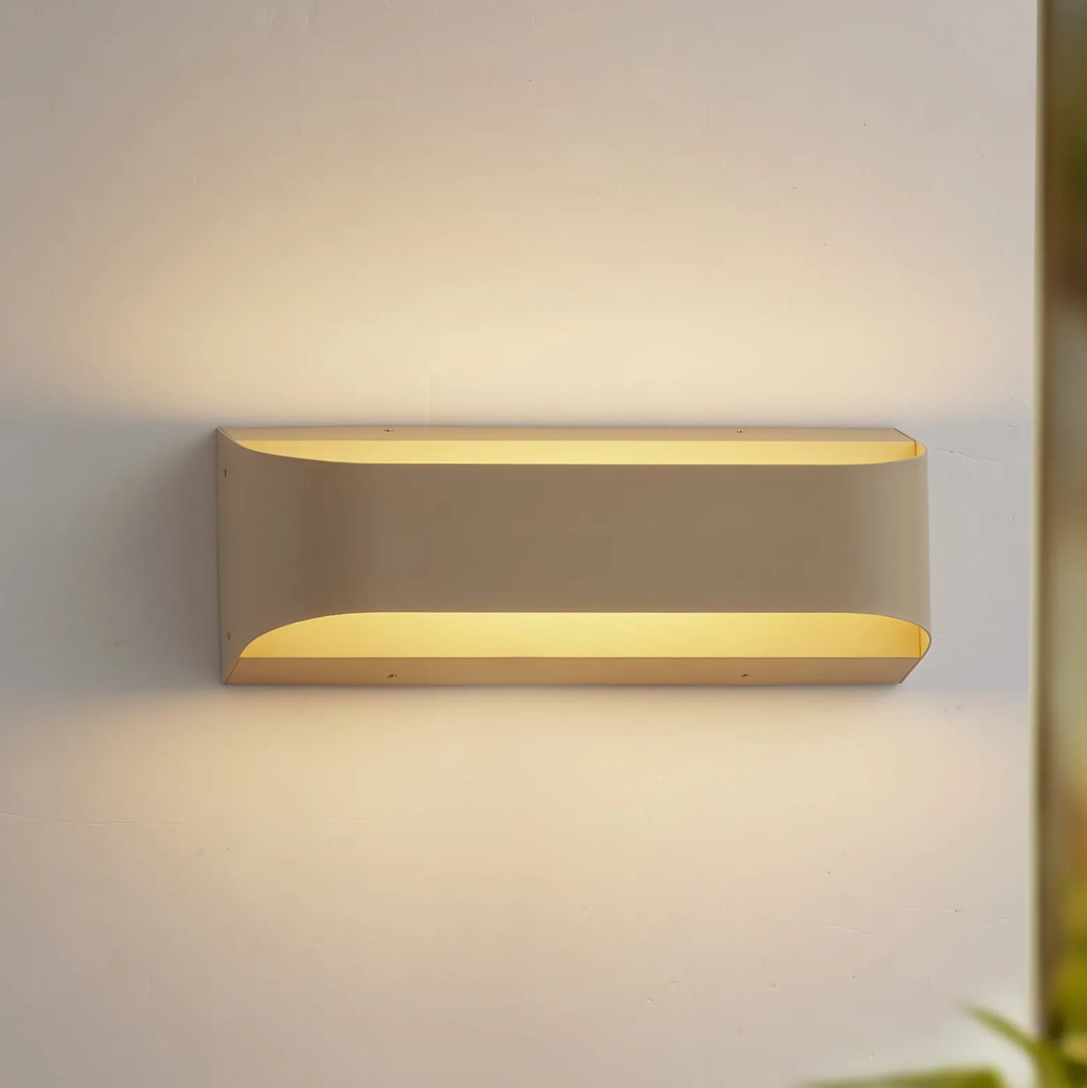 Lindby LED-ulkoseinävalaisin Lenore, beige, metalli, 36,5 cm