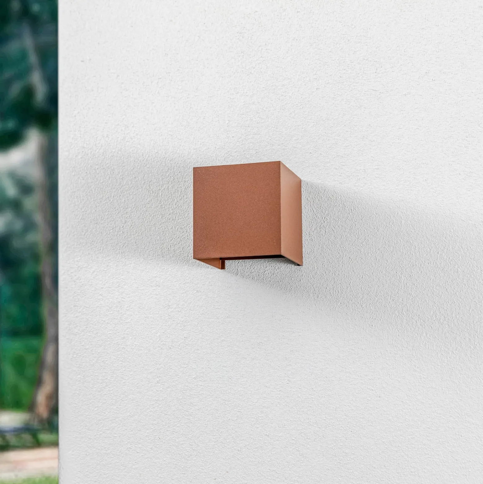 Lindby LED-ulkoseinävalaisin Nivar, kulmikas, ruoste, 10 cm, IP54