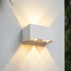 Lindby LED-ulkoseinävalaisin Nivar, kulmikas, valkoinen, 20 cm, IP54