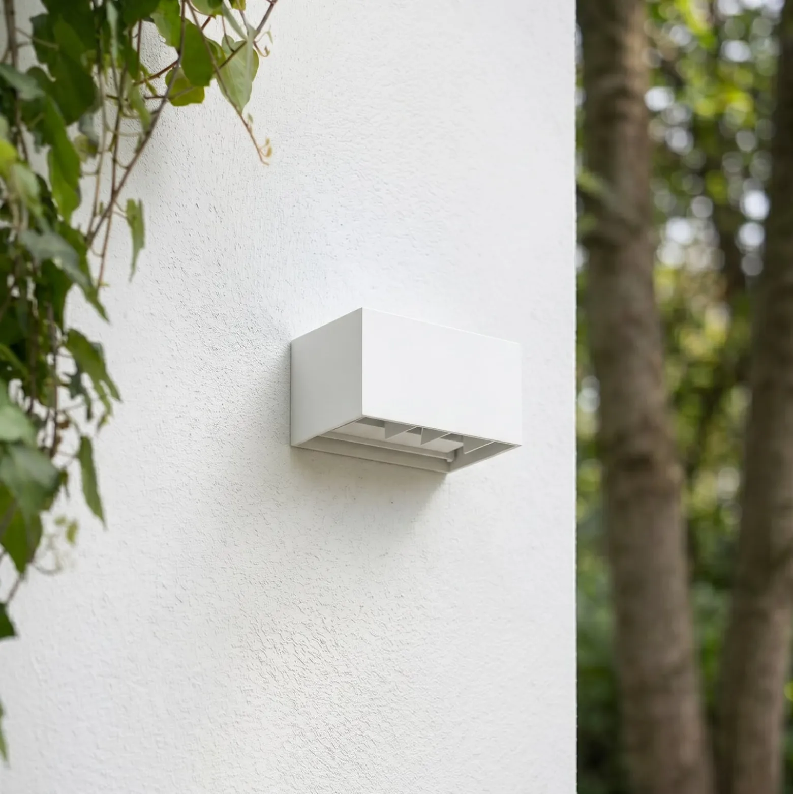 Lindby LED-ulkoseinävalaisin Nivar, kulmikas, valkoinen, 20 cm, IP54