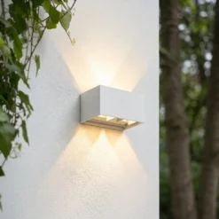 Lindby LED-ulkoseinävalaisin Nivar, kulmikas, valkoinen, 20 cm, IP54