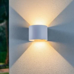 Lindby LED-ulkoseinävalaisin Nivar, pyöreä, valkoinen, metalli, IP54