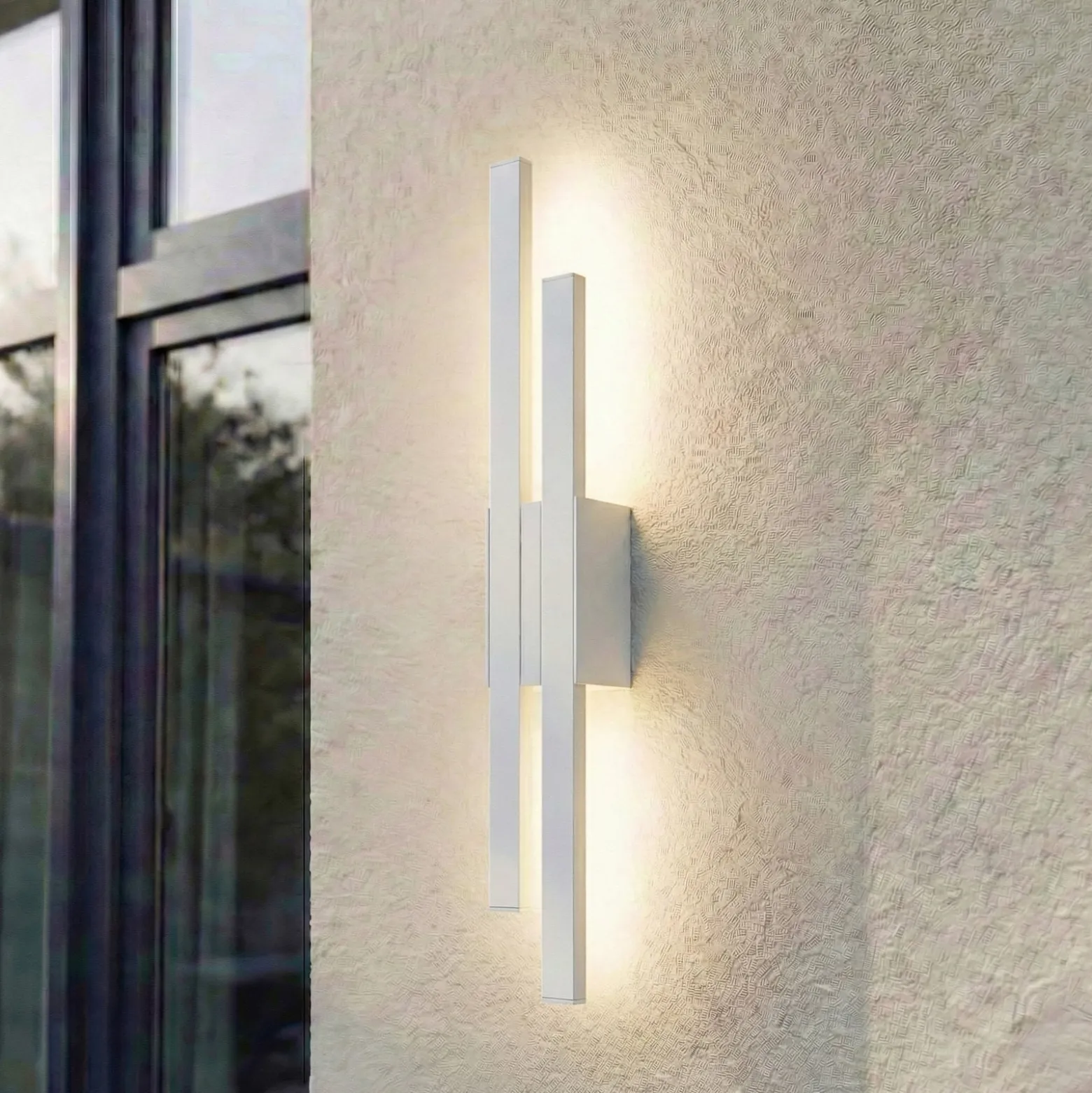 Lindby LED-ulkoseinävalaisin Sakari, valkoinen, alumiini, korkeus 59 cm