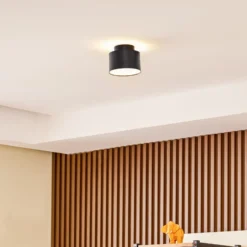 Lindby LED-valonheitin Nivoria, 11 x 9 cm, musta, metallia