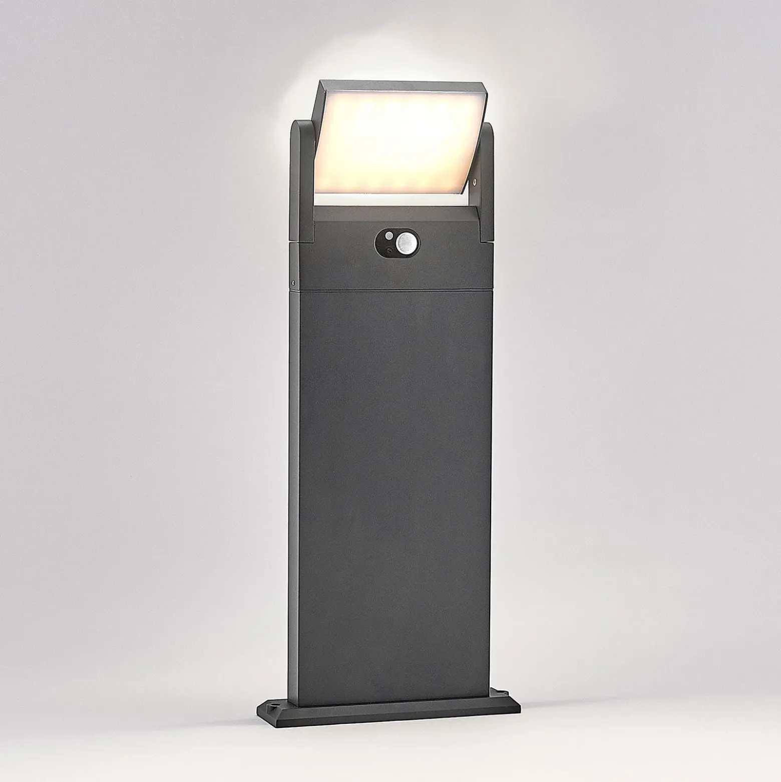 Lindby Novalie LED-aurinkopolkuvalaisin