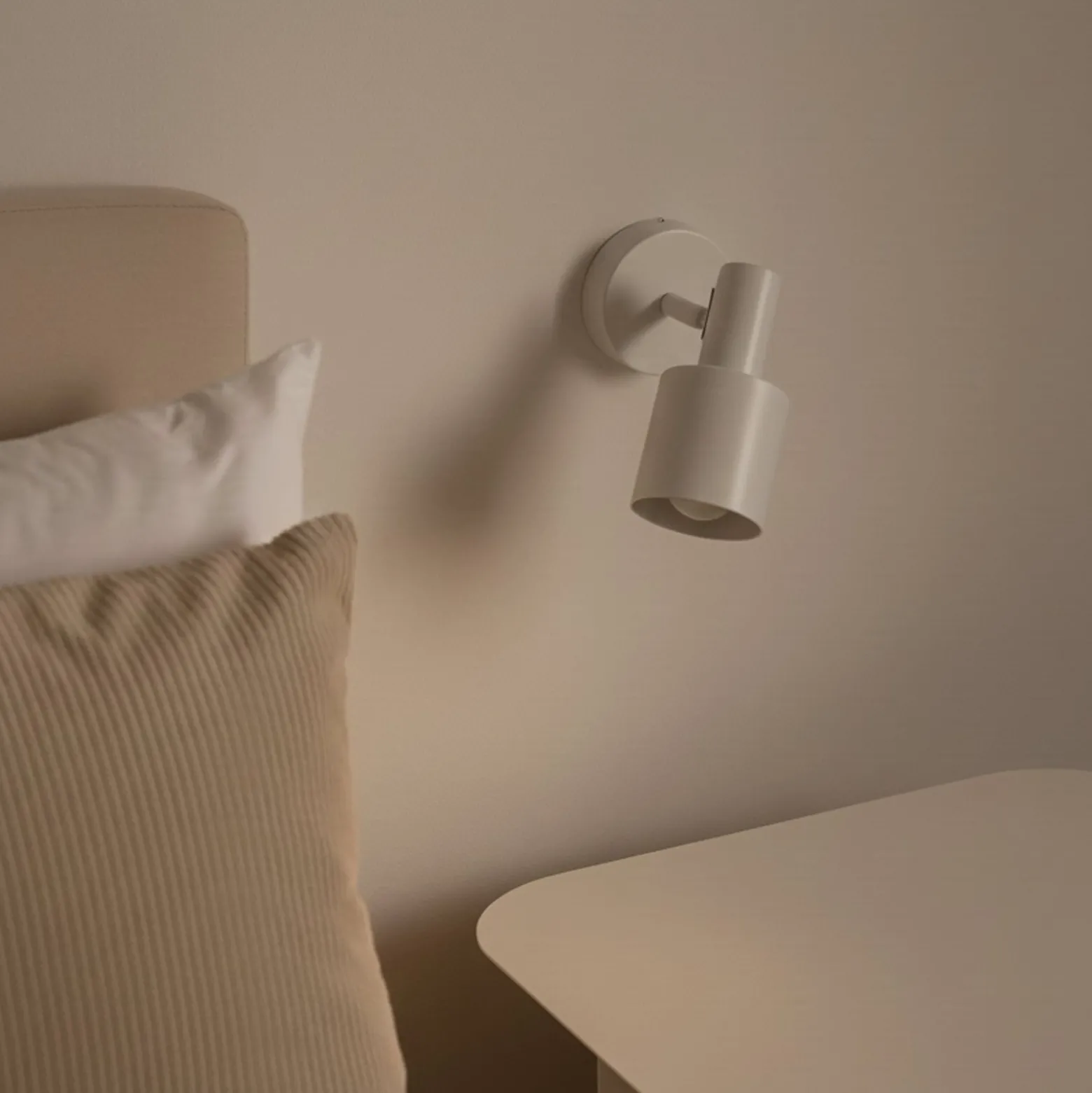 Lindby Ovelia -seinäkohdevalaisin, beige, metalli, E27