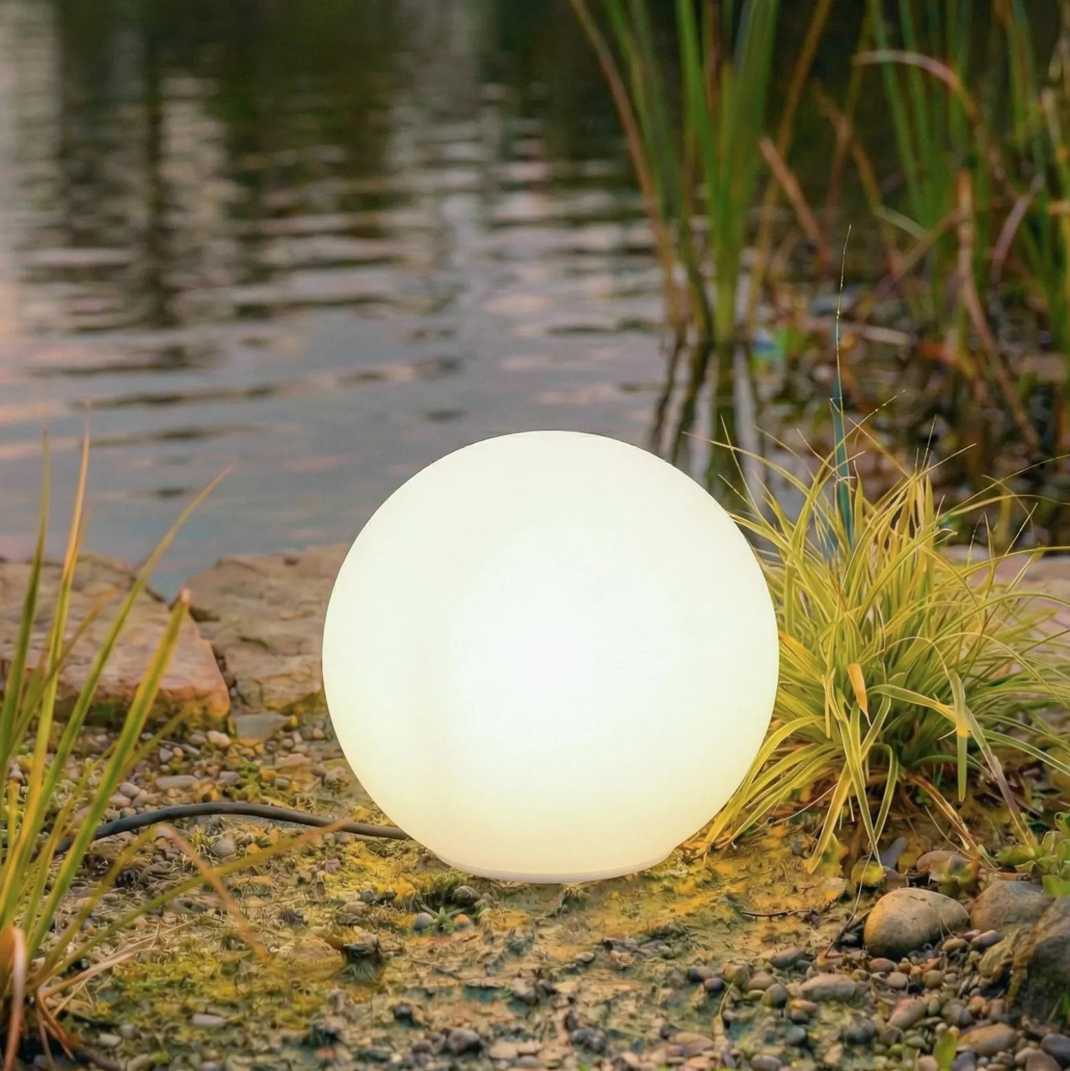 Lindby pallovalaisin Valyra, Ø 30 cm, IP54, maakiila