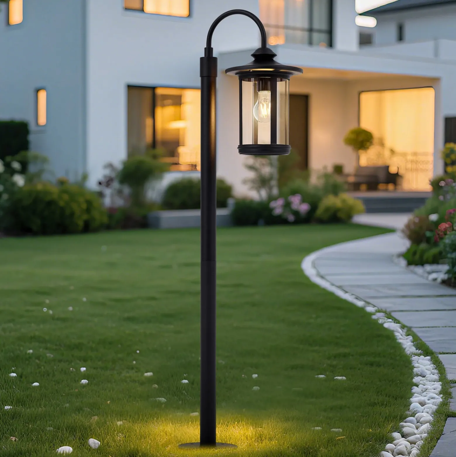 Lindby pylväsvalaisin Zayn, musta, lasi, korkeus 109 cm, IP65