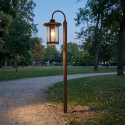 Lindby pylväsvalaisin Zayn, ruosteenvärinen, lasi, korkeus 109 cm, IP65