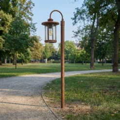 Lindby pylväsvalaisin Zayn, ruosteenvärinen, lasi, korkeus 109 cm, IP65