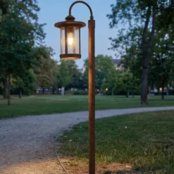 Lindby pylväsvalaisin Zayn, ruosteenvärinen, lasi, korkeus 109 cm, IP65