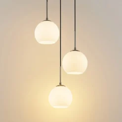 Lindby riippuvalaisin Jurian, Ø 32 cm, 3-valo, nikkeli/opal, lasi