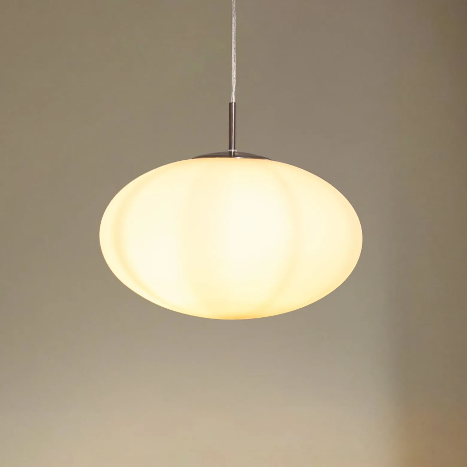 Lindby Riippuvalaisin Sonika, Ø 40 cm, nikkelin värinen, lasi, E27