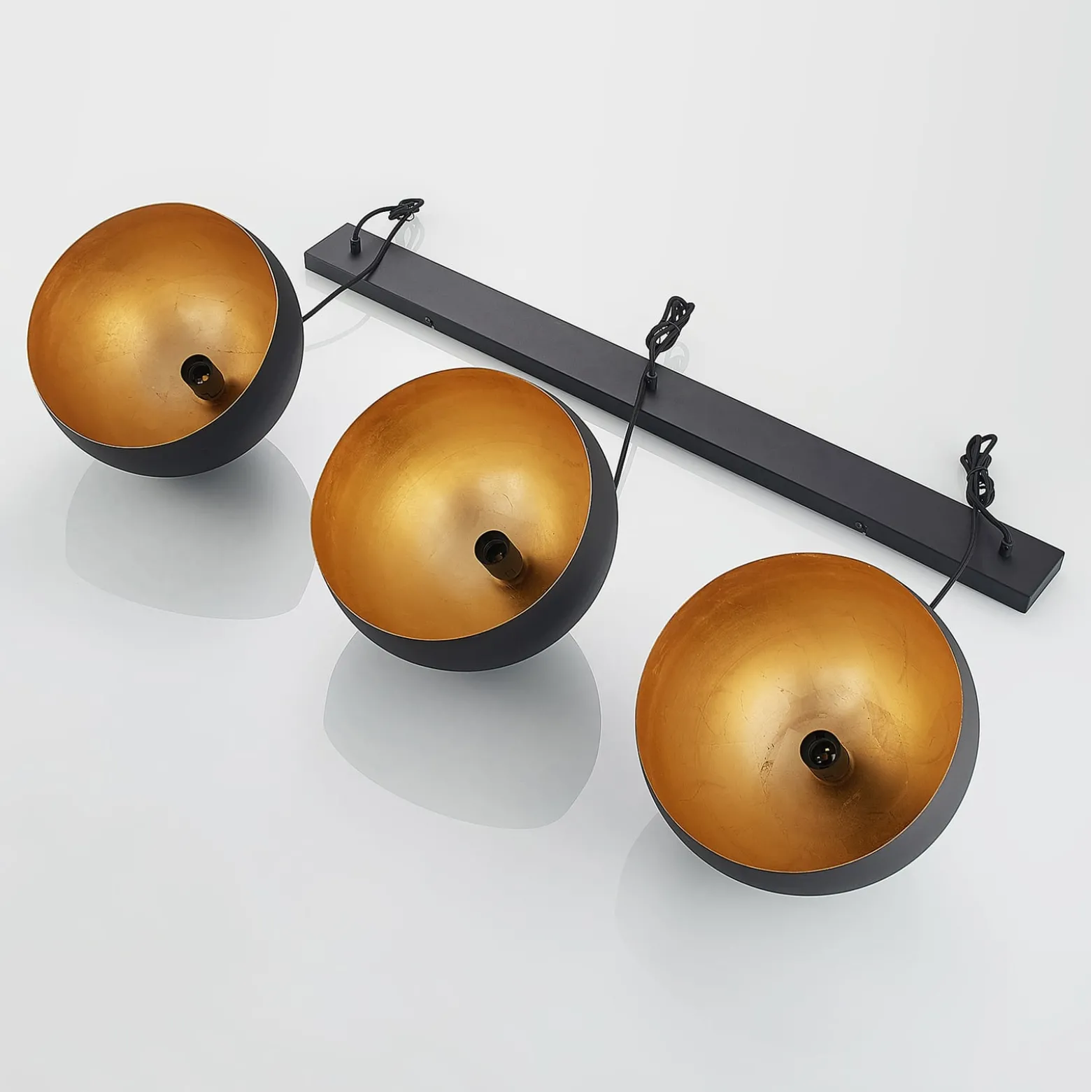 Lindby Riippuvalaisin Tarjei, pituus 120cm, musta/kulta, metallia