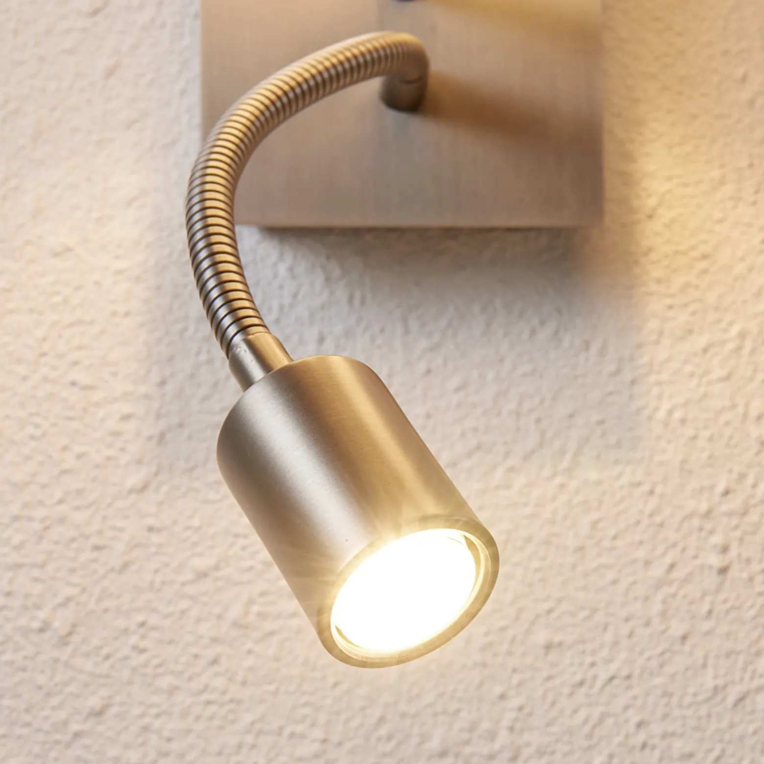 Lindby seinävalaisin Camilo, nikkelin värinen, LED-lukuvalo, 28 cm